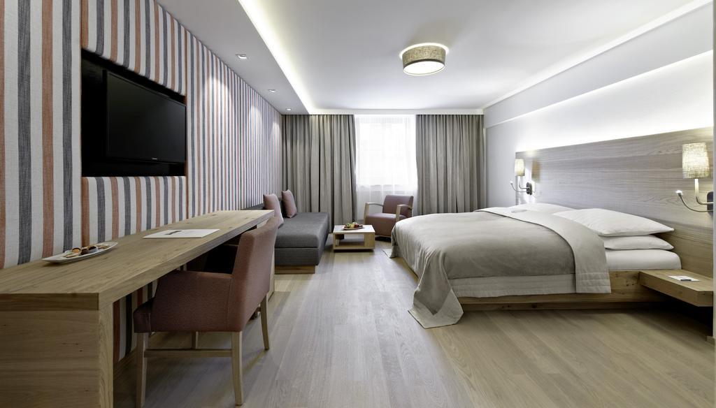 Hotel Schwarzer Adler Kitzbühel - Adults Only Habitación foto