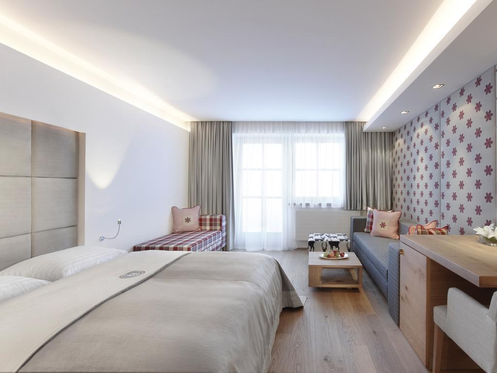 Hotel Schwarzer Adler Kitzbühel - Adults Only Habitación foto
