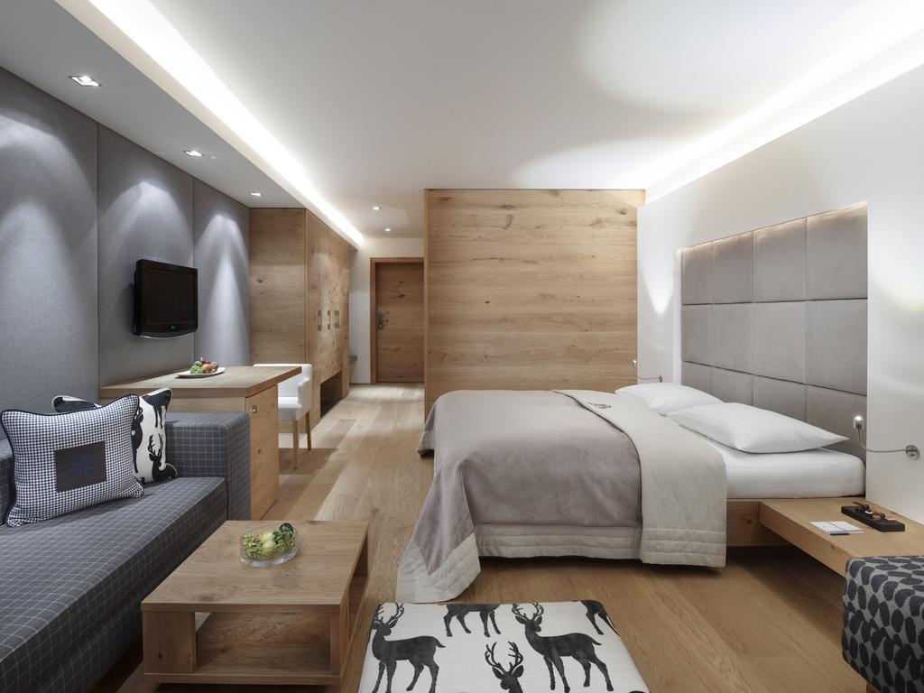 Hotel Schwarzer Adler Kitzbühel - Adults Only Habitación foto